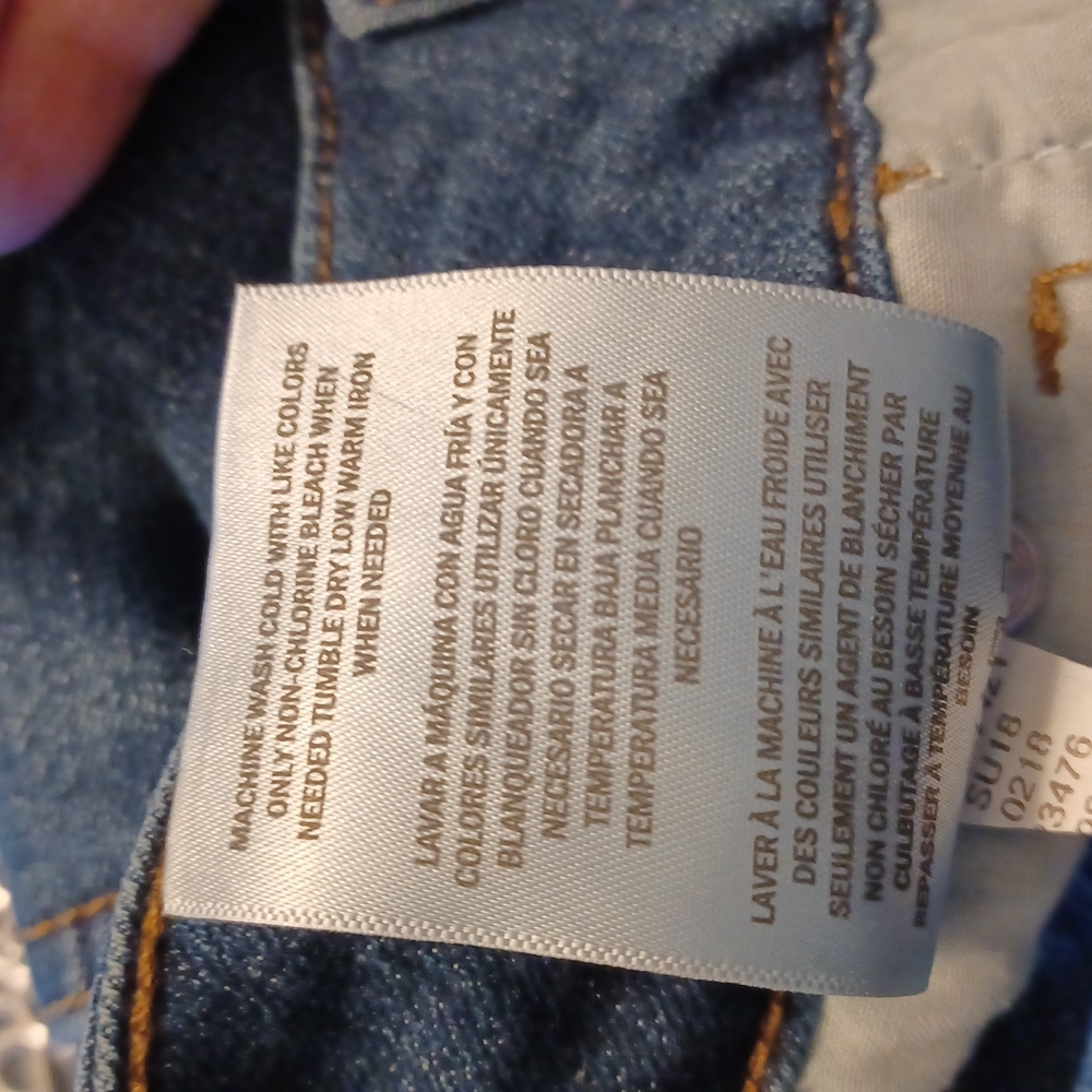 Style& Co denim Capri size 12. Cuffed bottom. New condition - Picture 8 of 9